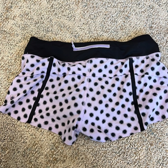 Lululemon speed shorts size 6 - Picture 2 of 3